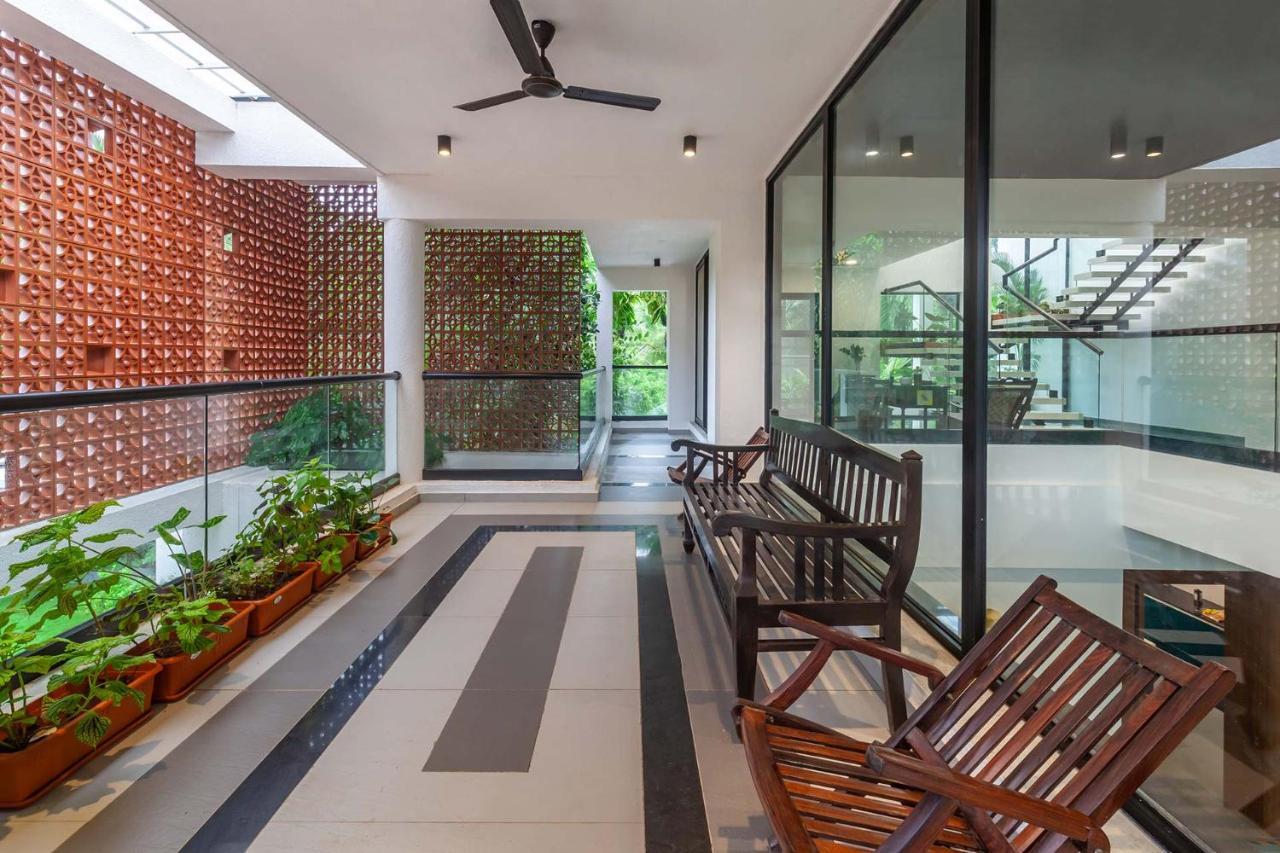 Villa Sereno By Stayvista - An Elegant And Entertaining Retreat Featuring A Swimming Pool, Outdoor Jacuzzi, Modern Interiors, And A Snooker Table Alībāg Exteriér fotografie