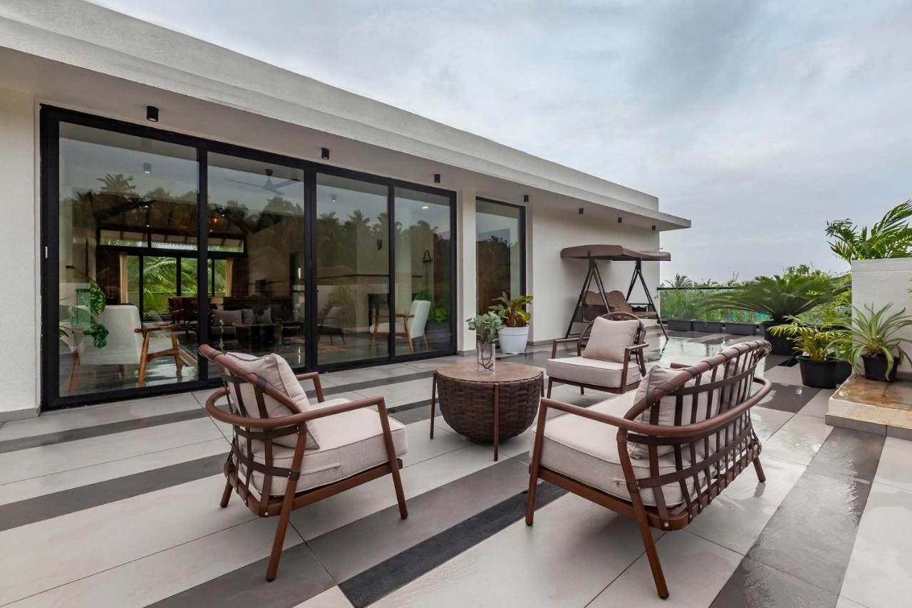 Villa Sereno By Stayvista - An Elegant And Entertaining Retreat Featuring A Swimming Pool, Outdoor Jacuzzi, Modern Interiors, And A Snooker Table Alībāg Exteriér fotografie